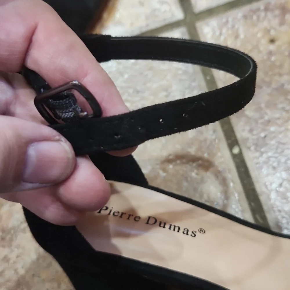 Pierre Dumas black velvet feel heels women's size 6 EUC